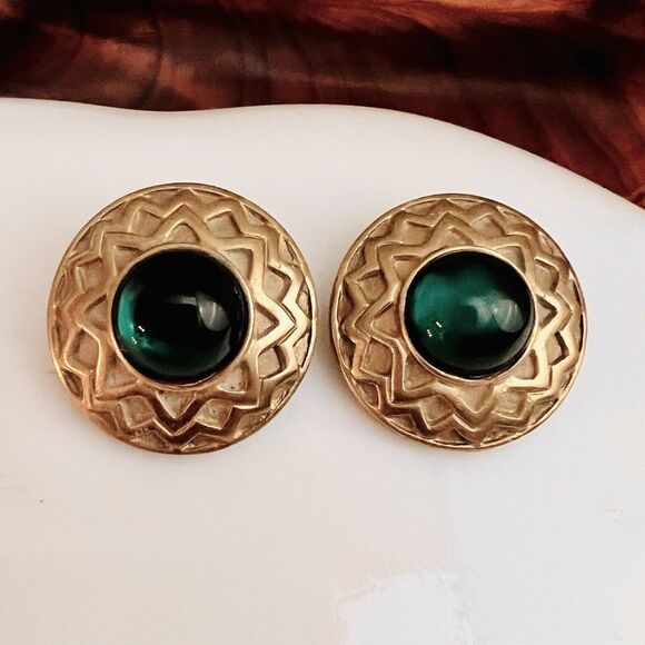 Vintage Galleria Gripoix Glass Earrings Cabochon Clip On Green Gold T Round 4632 - Picture 2 of 11